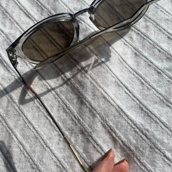 Blue mirrored, clear-framed sunnies - Picture 5 of 9